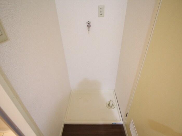 物件内観写真13　(洗濯機置場)