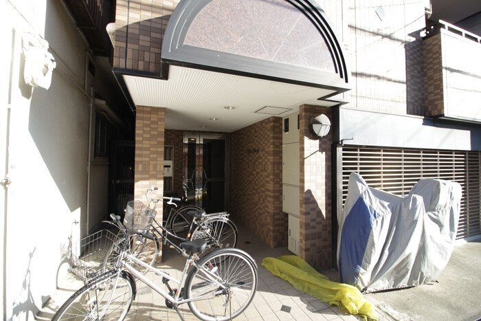 物件外観写真3　(エントランス部分)