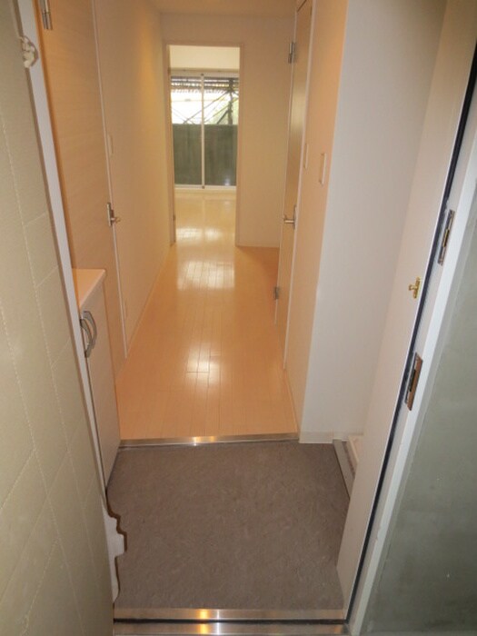 物件内観写真16　(玄関)