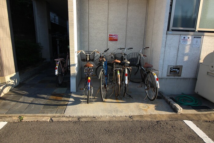 物件外観写真4　(駐輪場)