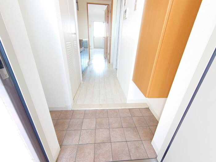 物件内観写真16　(玄関)