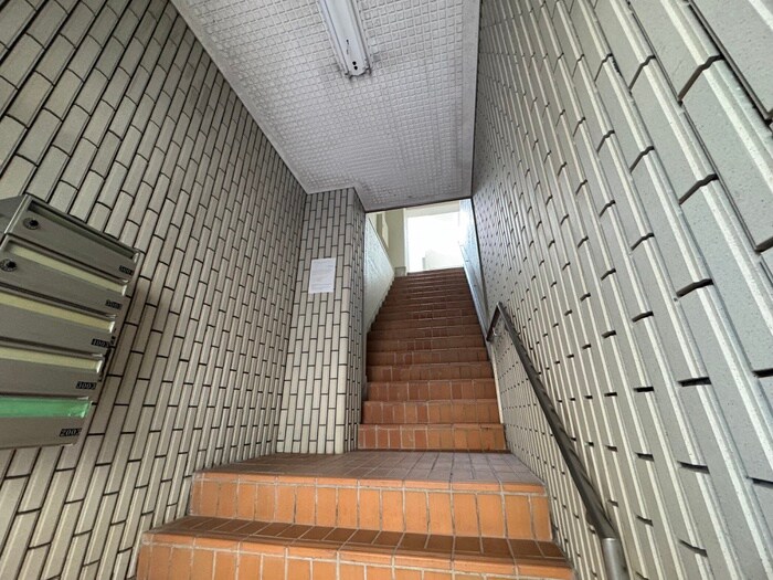 物件外観写真5　(エントランス部分)