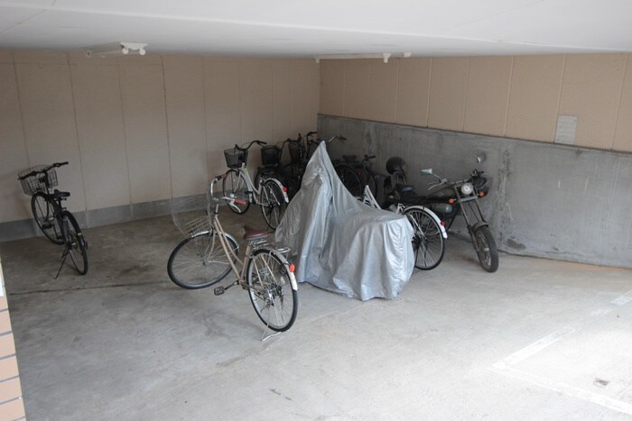 物件外観写真4　(駐輪場)