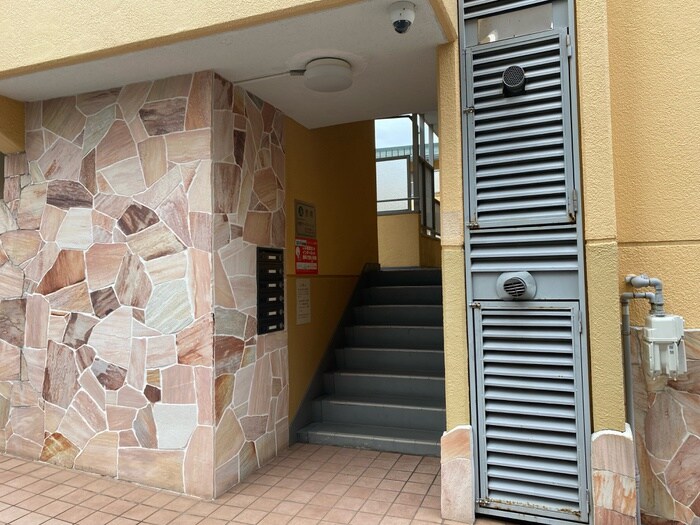物件外観写真4　(エントランス部分)