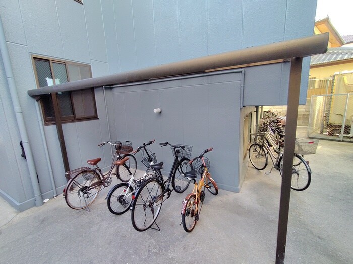 物件外観写真4　(駐輪場)