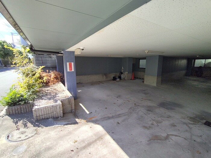 物件外観写真6　(駐車場)