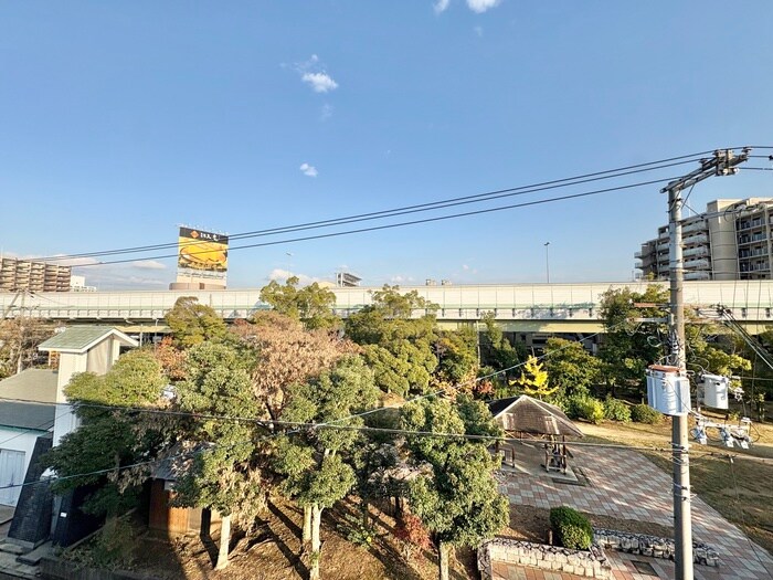 物件内観写真22　(室内からの展望)