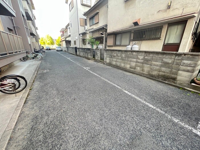 物件外観写真4　(駐車場)