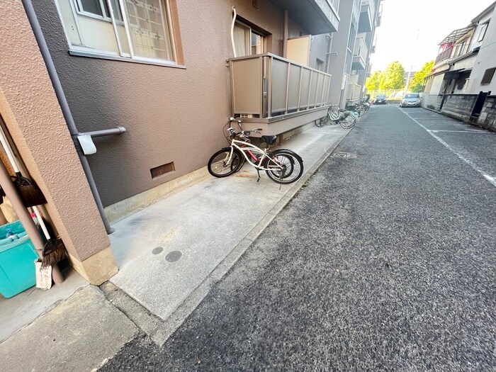 物件外観写真5　(駐輪場)