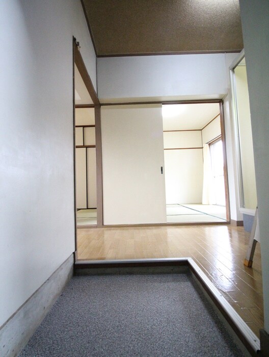 物件内観写真11　(玄関)