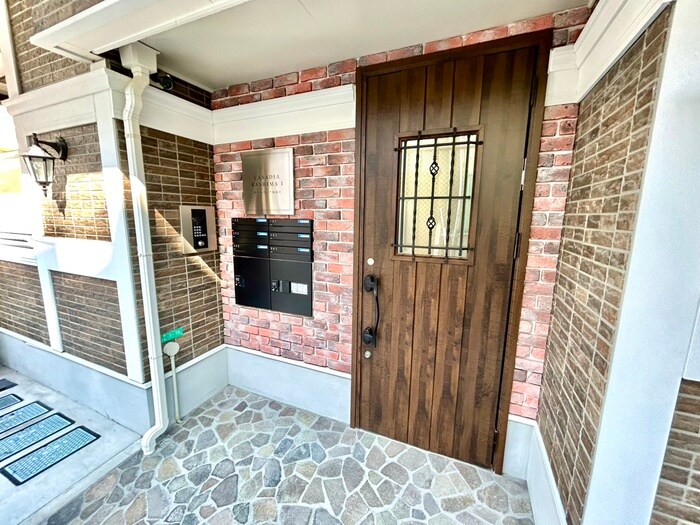 物件外観写真2　(エントランス部分)