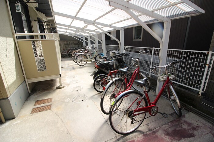 物件外観写真4　(駐輪場)
