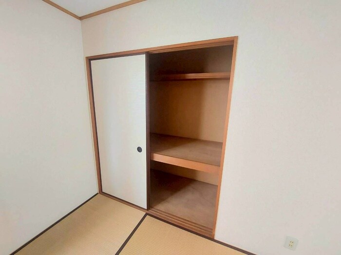 物件内観写真12　(収納)