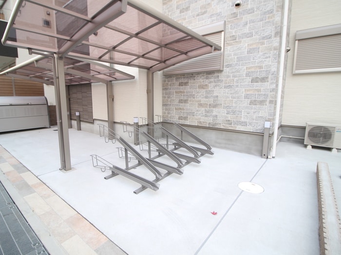 物件外観写真5　(駐輪場)