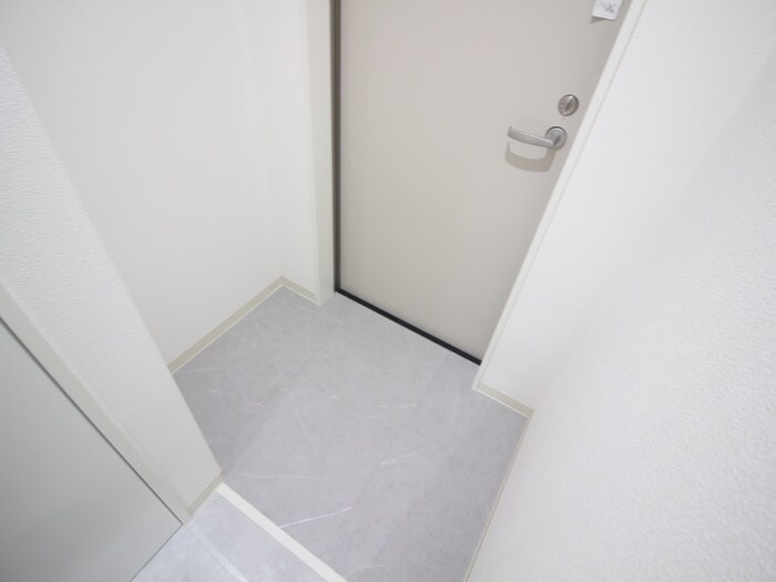 物件内観写真12　(玄関)