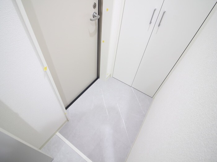 物件内観写真12　(玄関)