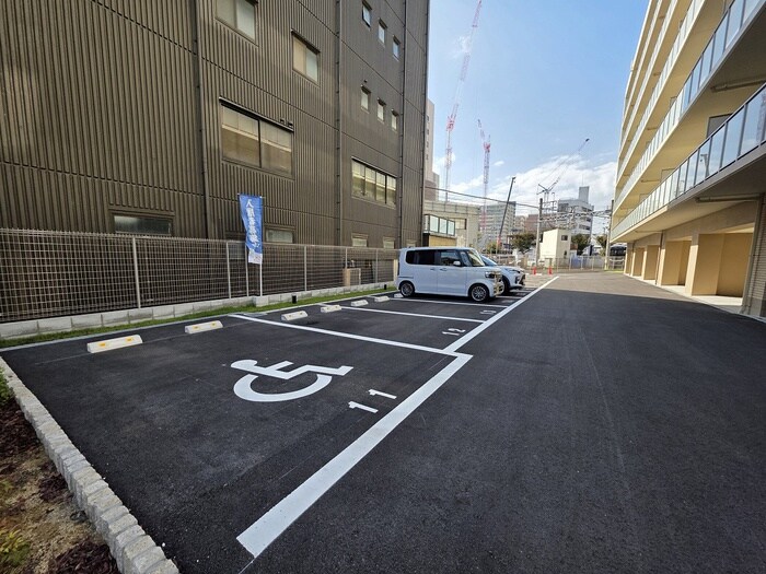 物件外観写真5　(駐車場)