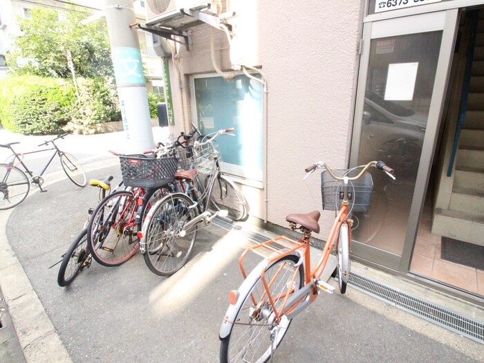 物件外観写真6　(駐輪場)