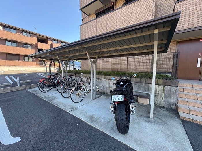 物件外観写真3　(駐輪場)