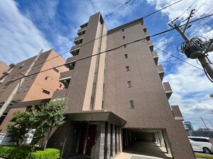 ラヴェニ－ル外観写真