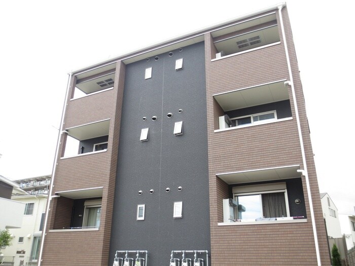 物件外観写真4　(エントランス部分)