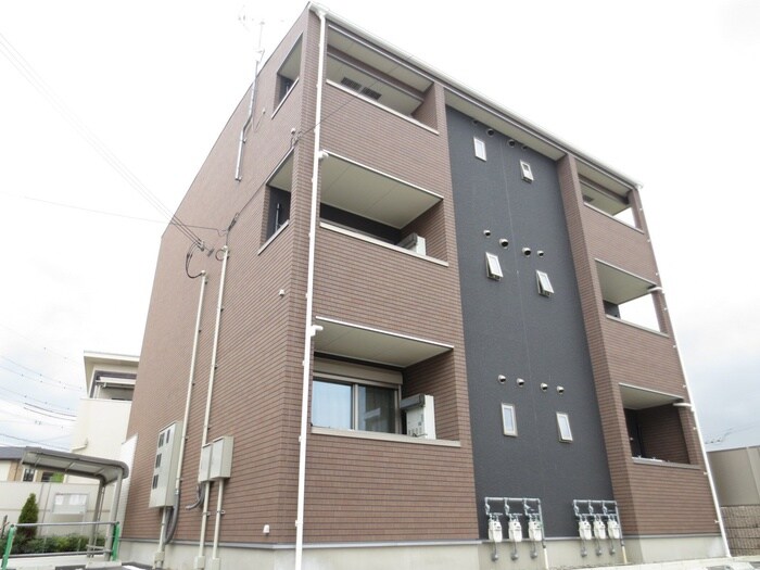 物件外観写真5　(駐車場)