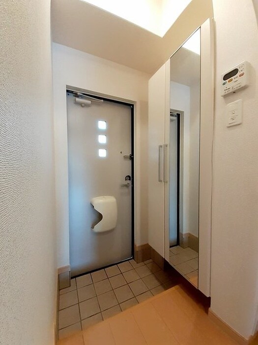 物件内観写真16　(玄関)