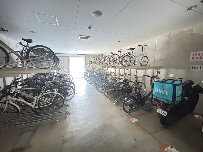 物件外観写真4　(駐輪場)