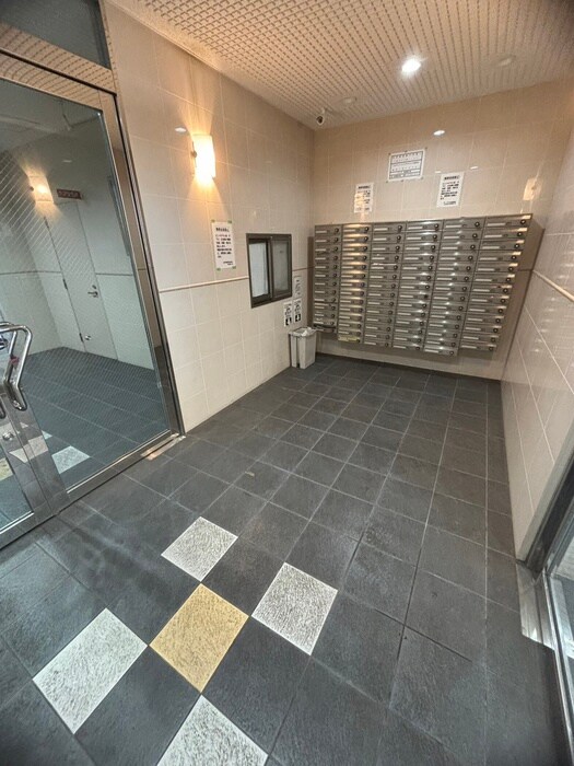 物件外観写真4　(エントランス部分)