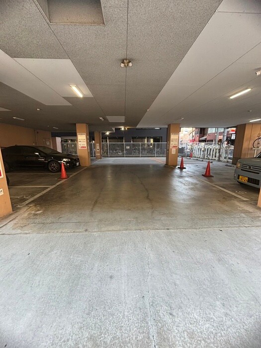 物件外観写真5　(駐車場)