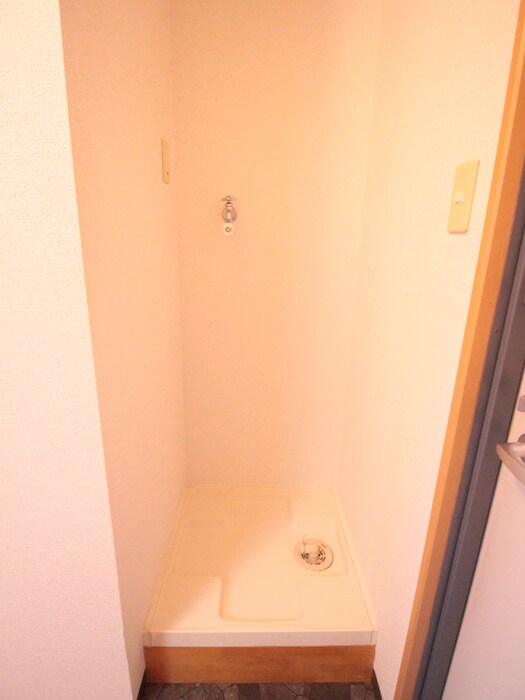 物件内観写真17　(洗濯機置場)