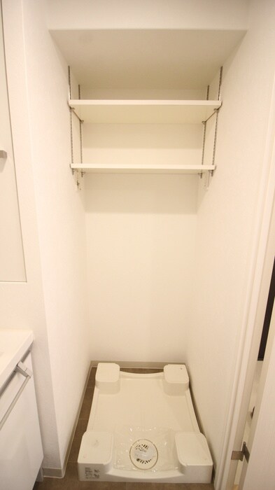 物件内観写真15　(洗濯機置場)