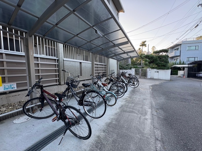 物件外観写真5　(駐輪場)