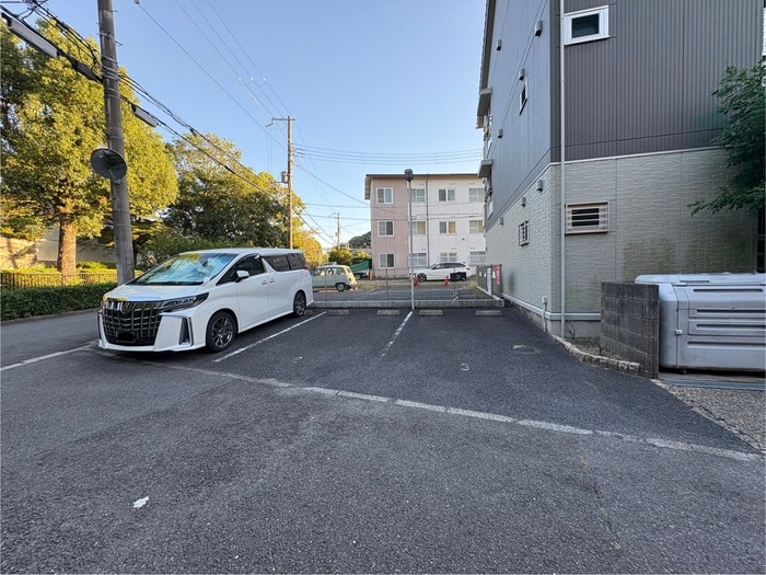 物件外観写真6　(駐車場)