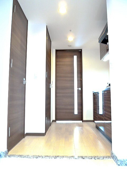 物件内観写真7　(玄関)