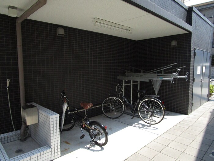 物件外観写真5　(駐輪場)