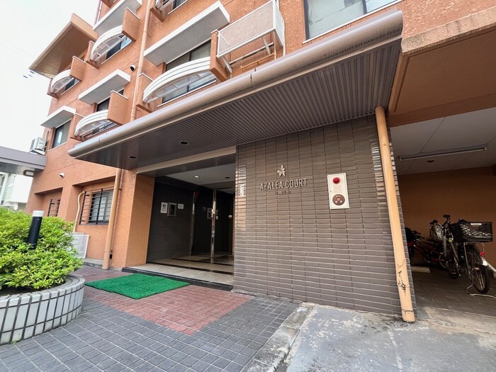 物件外観写真2　(エントランス部分)