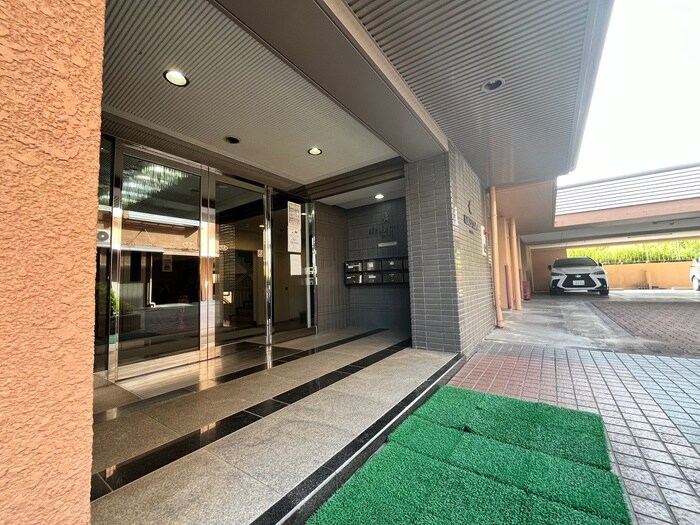 物件外観写真3　(エントランス部分)