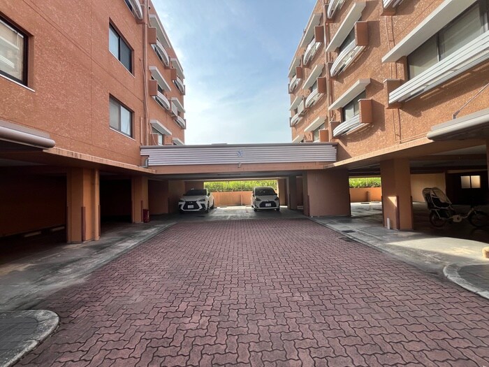 物件外観写真4　(駐車場)