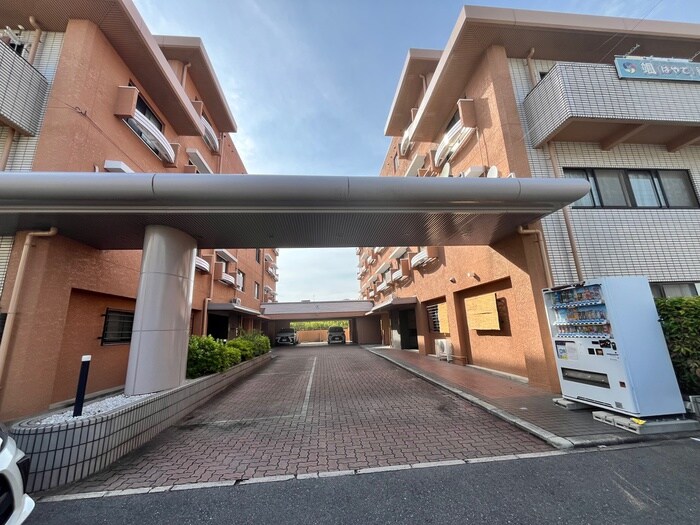 物件外観写真5　(エントランス部分)