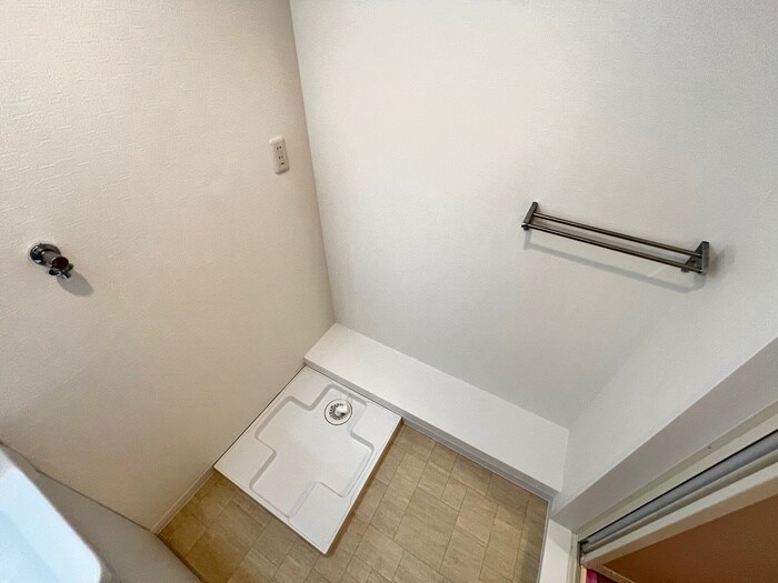 物件内観写真10　(洗濯機置場)