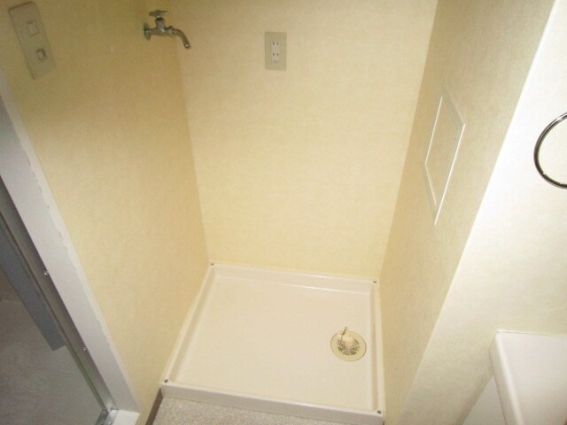 物件内観写真13　(洗濯機置場)