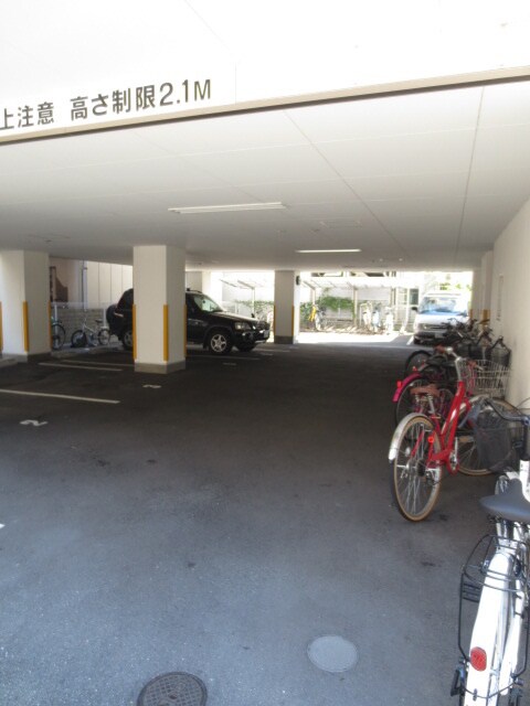 物件外観写真3　(駐車場)