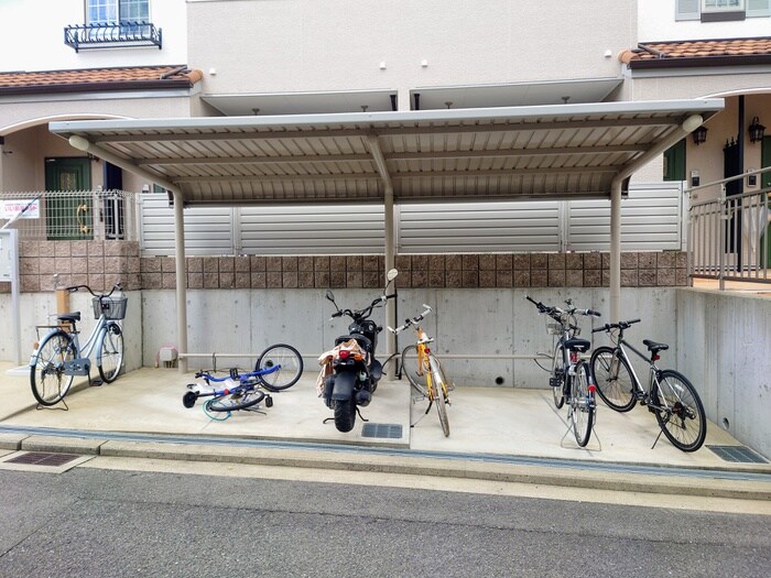 物件外観写真5　(駐輪場)