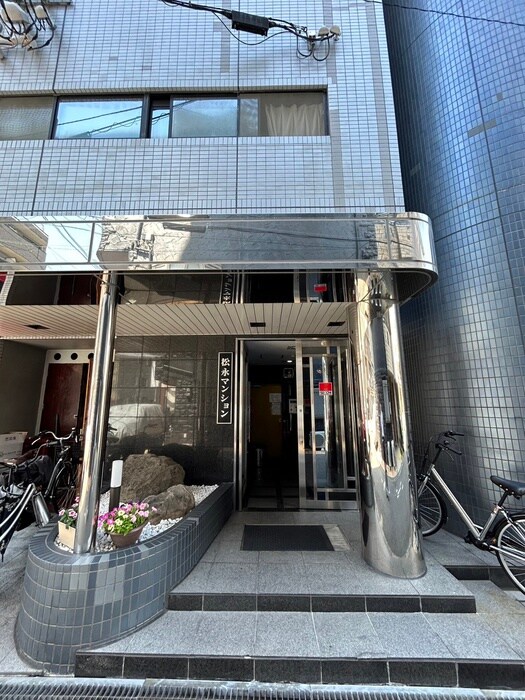 物件外観写真3　(エントランス部分)