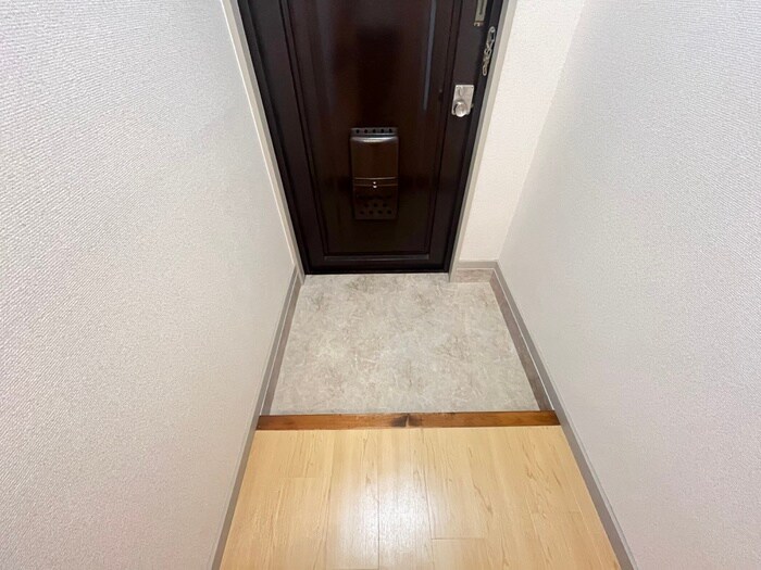 物件内観写真13　(玄関)