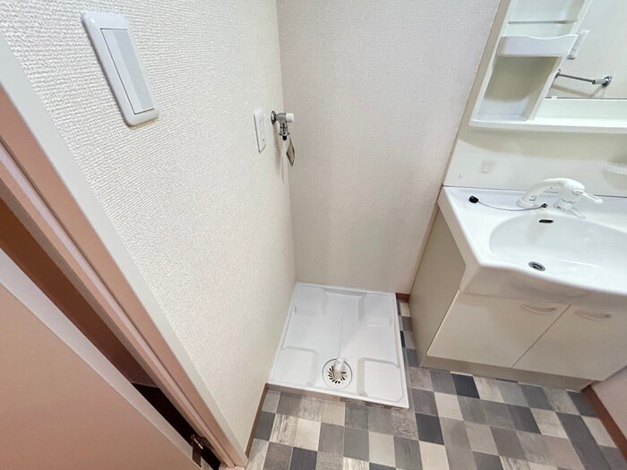 物件内観写真10　(洗濯機置場)