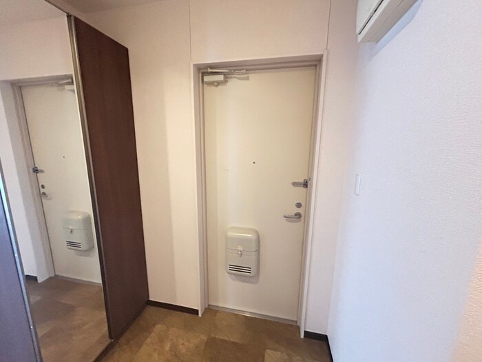 物件内観写真22　(玄関)