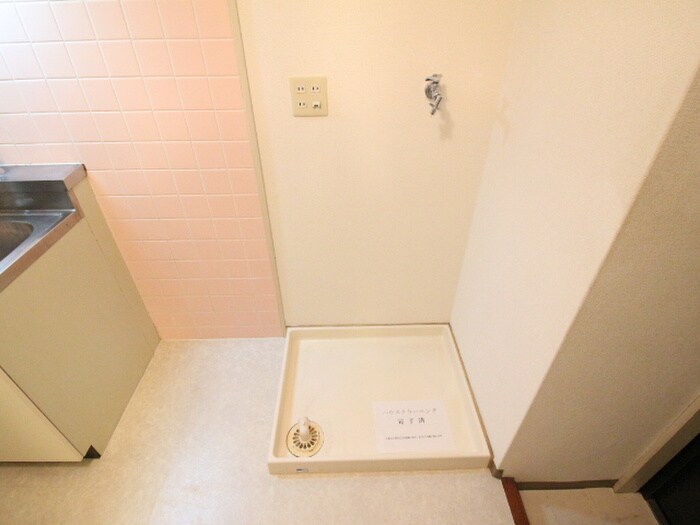 物件内観写真8　(洗濯機置場)