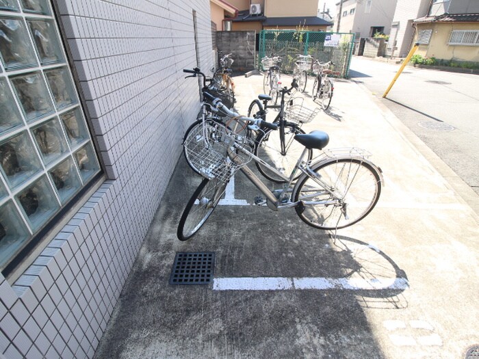 物件外観写真4　(駐輪場)